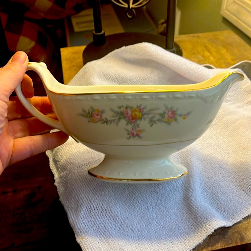 HOMER LAUGHLIN Georgian Eggshell Pink Rose Gravy Boat N 53 N 5